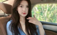 迈开腿让我尝尝你的草莓什么味道